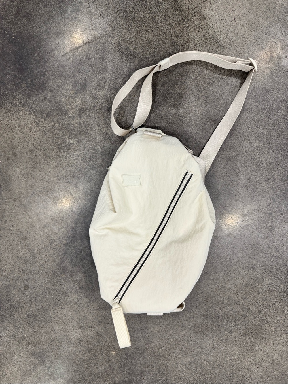 lululemon athletica Off-White fast track Crossbody bag
